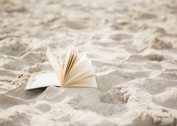 Романтично лято – 4 книги, които да вземете на плажа