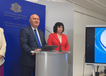 Министърът на образованието отчете по-добри резултати от ДЗИ в 12 клас и НВО в 4 клас в сравнение с предишните години