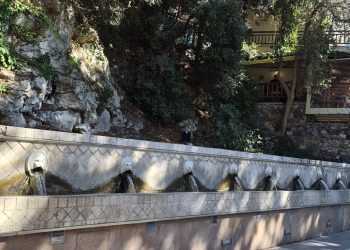 Спили – критското село, където 25 венециански лъва черпят с планинска вода